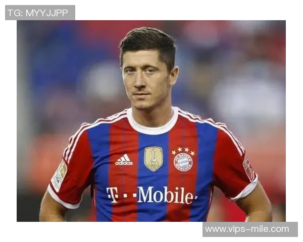 莱万在欧冠赛场火力全开10场12球领跑射手榜稳获金靴荣誉