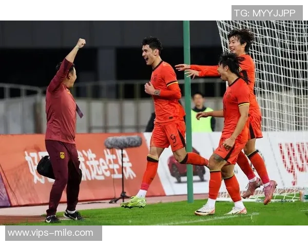 国足U22散步引发热议球迷期待年轻球员展现实力与风采